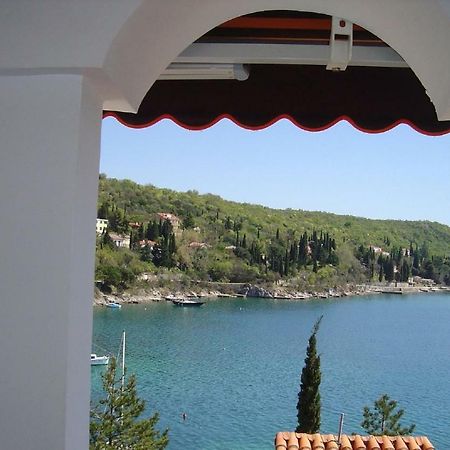 Vila Jadranka Apartments And Rooms Omišalj Esterno foto